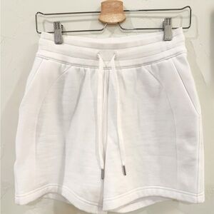 Lululemon scuba High-Rise Shorts 5” White New without tags Sz 4